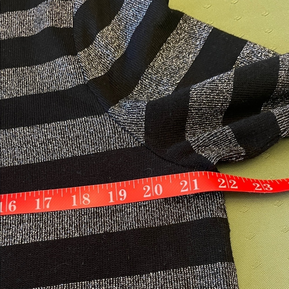 Liz Claiborne Sport Black and Silver Knit Top size XL - Picture 6 of 7